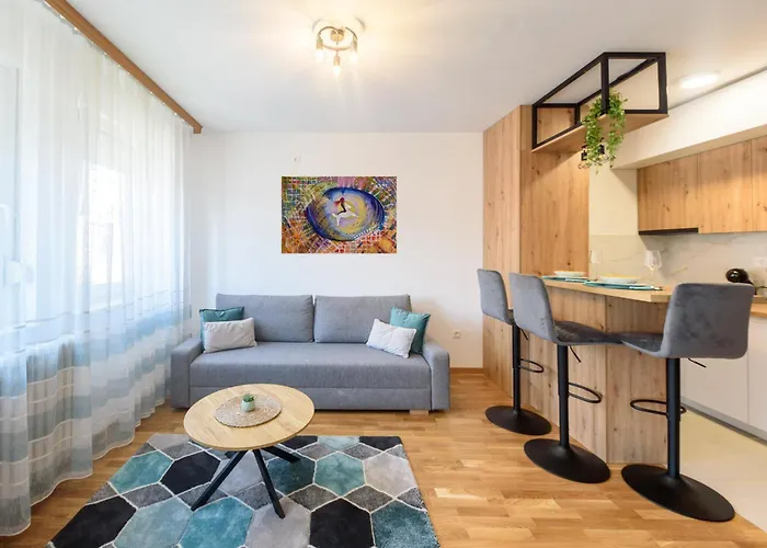 Bright & Modern Apt - Citycenter